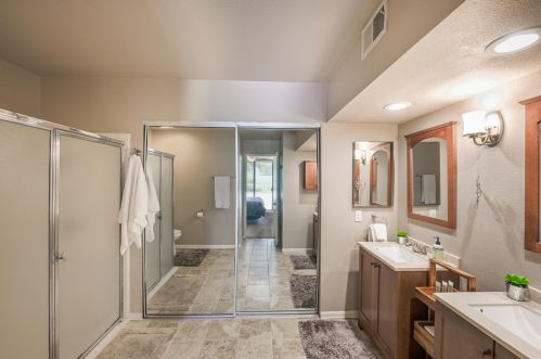 4 Tortosa Dr, Rancho Mirage CA  92270-4751 exterior