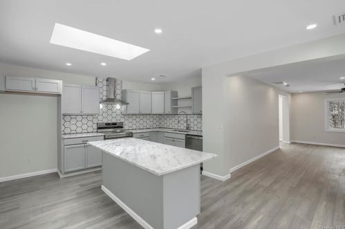 12 Mona Lisa Ln, Warwick NY  10990-2654 exterior