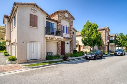 28061 Catherine Dr, Santa Clarita, CA 91351-1416