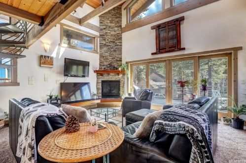 725 Stanford Ave, South Lake Tahoe, CA 96150-2417