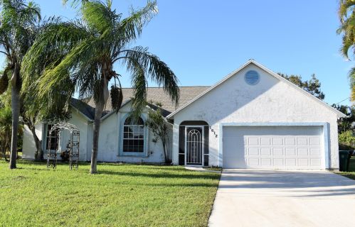 1612 Berkshire Blvd, Fort Pierce, FL 34952-7109