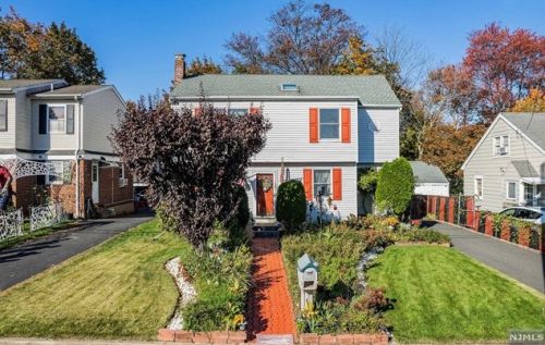 853 Palmer Ave, Maywood, NJ 07607-1719