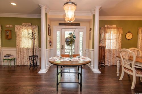 182 Miller Place Rd, Miller Place, NY 11764-2804