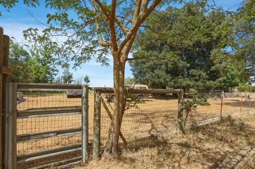 5057 Harney Ln, Lodi CA  95240-6922 exterior
