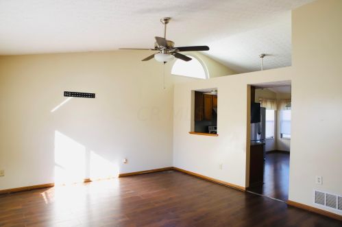 8166 Chapel Stone Rd, Blacklick OH  43004-9229 exterior