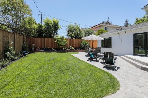 2749 Delaware Ave, Redwood City CA  94061-3218 exterior