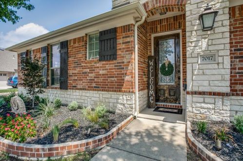 7017 Four Sixes Ranch Rd, Fort Worth, TX 76182-3382