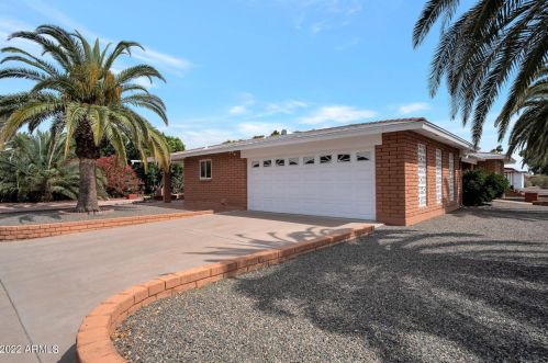 213 58th St, Mesa, AZ 85205-8243