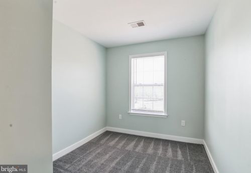 13046 Terminal Way, Woodbridge VA  22193-6116 exterior