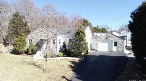 52 Summer St, Waterford, CT 06385-2333