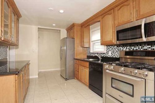 95 Myrtle Ave, Edgewater NJ  07020-1411 exterior