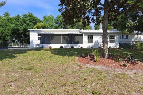 215 Robinhood Dr, Deland, FL 32724-1577