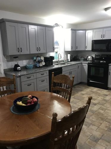21 Washington Dr, Groton, CT 06340-4450