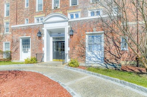 208 Centre Ave, New Rochelle NY  10805-2633 exterior