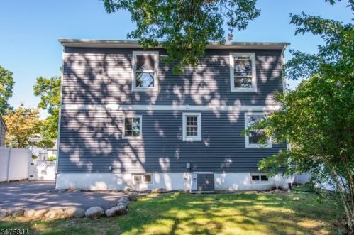 1058 Mayfair Dr, Rahway NJ  07065-1909 exterior