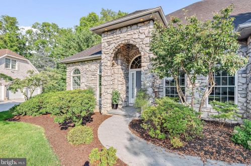 319 Equus Dr, Camp Hill PA  17011-8350 exterior