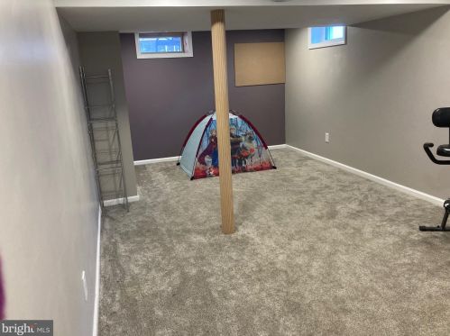 3 Dewar Dr, Trenton NJ 08620-2435 exterior