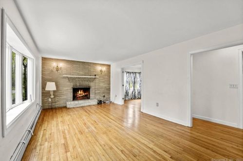 2095 Reservoir Ave, Bridgeport, CT 06611-4732