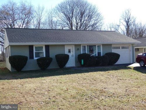 35 Summit Dr, Schoeneck, PA 17578-9518