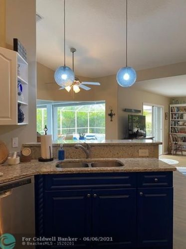 3843 9th Ln, Vero Beach FL  32960-6122 exterior