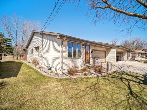 2416 Paul Rd, Manitowoc, WI 54220-1189