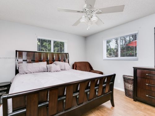 518 58th Ct, Hollywood FL  33023-1437 exterior