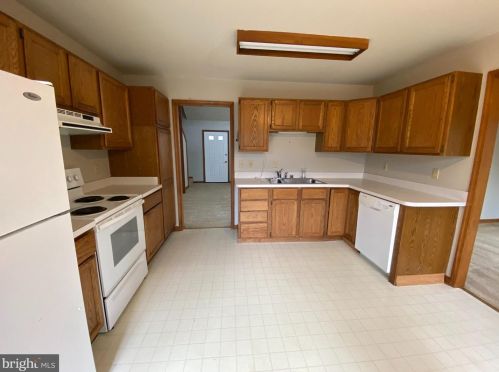 215 Beachside Cv, Locust Grove, VA 22508-5365