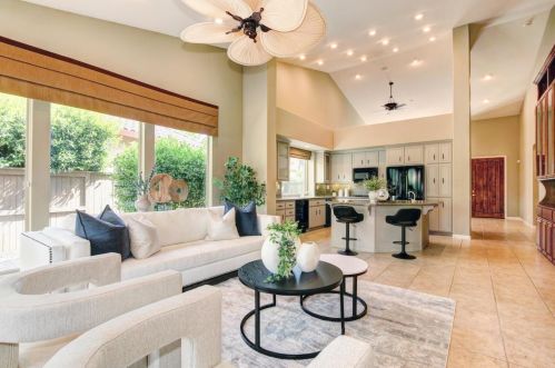 1000 Souza Dr, Folsom CA  95762-7550 exterior