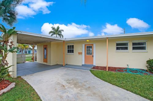 1111 Mayfair Ln, Fort Pierce, FL 34952-5766