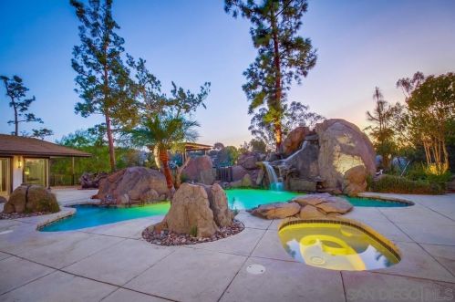 2502 Singing Vista Way, El Cajon CA  92019-2740 exterior