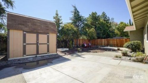252 Livingston Ave, Vacaville CA  95687-6415 exterior