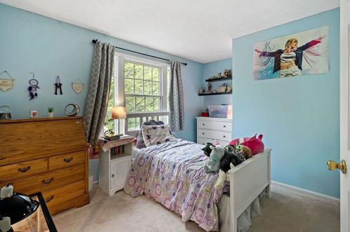 1049 Lakemont Dr, Bridgeville PA  15017-1264 exterior