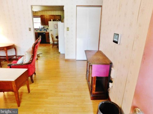 243 Lincoln Dr, Hanover PA 17331-4946 exterior