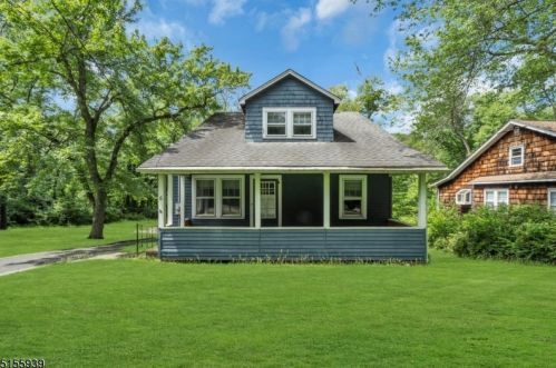 6 Western Blvd, Gillette, NJ 07933-1912