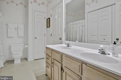 1214 White Birch Ln, Carlisle PA  17013-3591 exterior