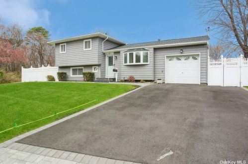 39 Weiss Pl, Deer Park, NY 11729-4831