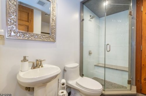 240 Main St, West Paterson NJ  07424-1351 exterior