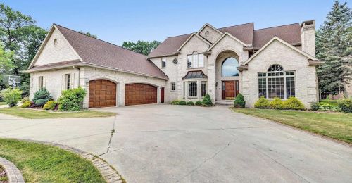 100 Stonebridge Ct, Green Bay, WI 54313-4704