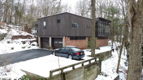 15 Whitman Dr, Parsippany, NJ 07834-1328