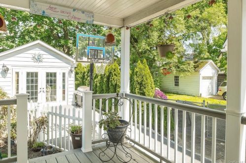 176 Davis Ave, White Plains NY  10605-3107 exterior