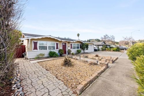 1342 Mantelli Dr, Gilroy, CA 95020-3720