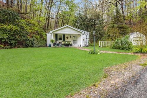 196 Woodland Rd, Beaver Falls, PA 15010-1737