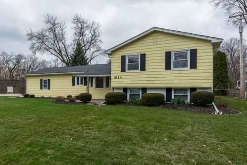1614 18th St, Panarama Park, IA 52722-3711