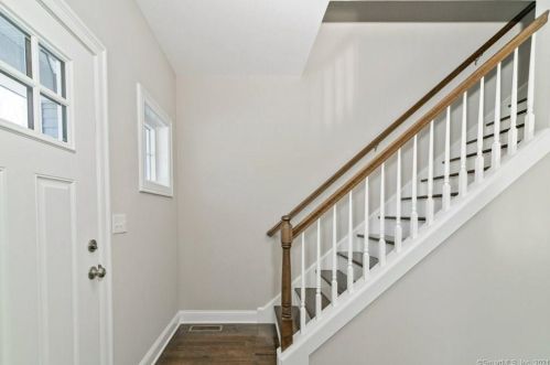 4 Fairchild Rd, Middletown, CT 06457-4815