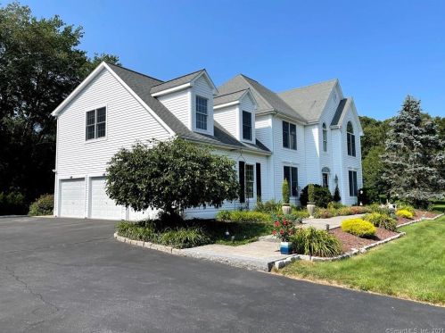61 Brookview Ct, Groton, CT 06340-5544