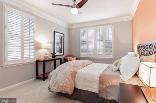 43589 Mcdowell Sq, Leesburg VA  20176-6528 exterior