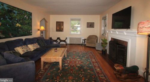 912 Hillwood Ave, Falls Church VA  22042-2421 exterior