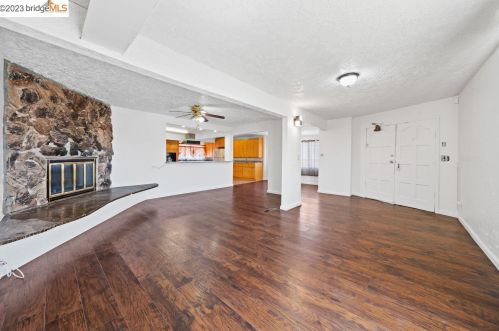 201 Hunter Ave, Oakland, CA 94603-2032