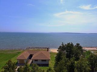540 Takaposha Rd, Southold, NY 11971-4262