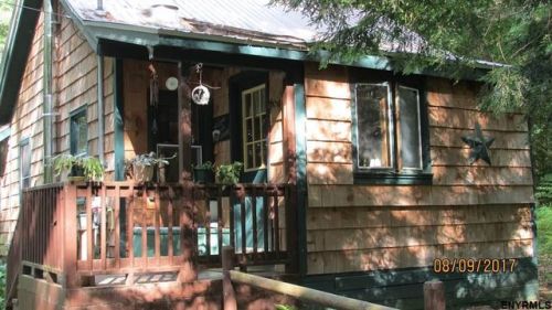 359 Lampman Rd, Broadalbin, NY 12025-1892